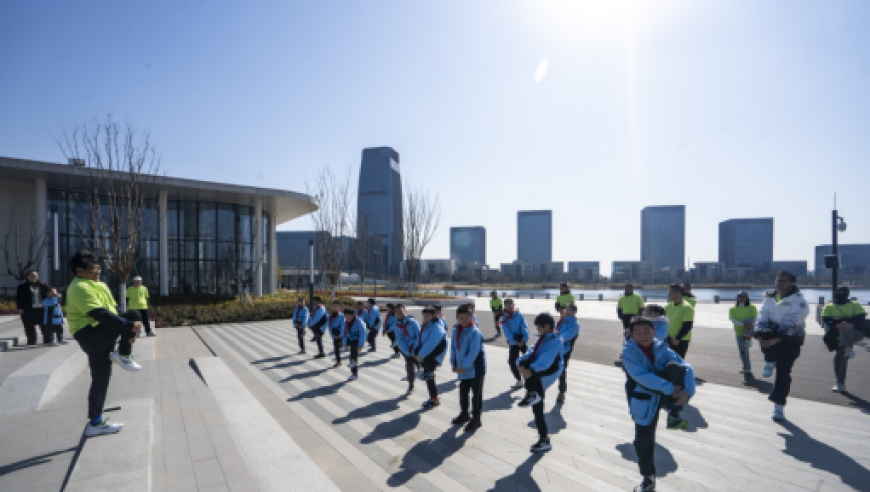 男子街头涂鸦申公豹被老人毁掉,新澳2025管家婆资料2025澳门资料大全正版资料免费2025澳门正版资料大全免费,经典解释落实_AndroidV5.96